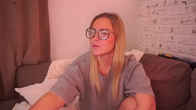 Charming Daphny online show from March 18, 2025, 3:55 pm