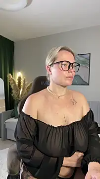 Charming Daphny online show from June 18, 2026, 6:34 am