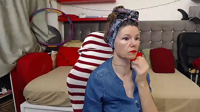 kellyterapy online show from November 12, 2025, 12:26 am