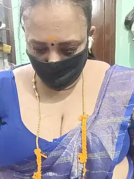 Snapshot of ashikaa_r chatting on August 1, 2026, 6:28 pm ashikaa r online show from August 1, 2026, 6:28 pm