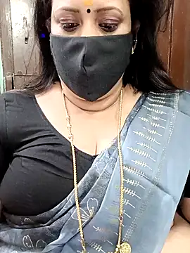 Snapshot of ashikaa_r chatting on December 17, 2025, 6:57 pm ashikaa r online show from December 17, 2025, 6:57 pm