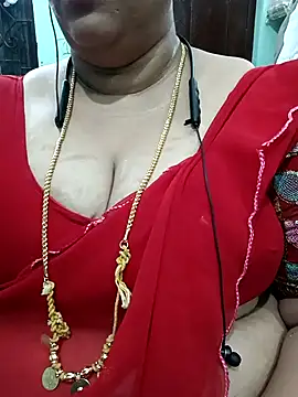 Snapshot of ashikaa_r chatting on May 4, 2026, 6:33 pm ashikaa r online show from May 4, 2026, 6:33 pm