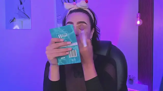 Snapshot of miah_connor chatting on November 18, 2025, 7:39 pm miah connor online show from November 18, 2025, 7:39 pm