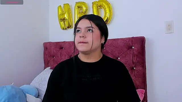 skyhotgirll online show from April 11, 2026, 5:49 pm