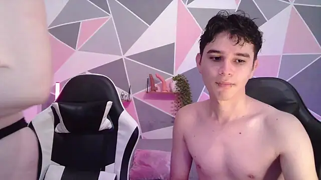 Snapshot of AndrewAnndCherry chatting on June 30, 2026, 12:10 am AndrewAnndCherry online show from June 30, 2026, 12:10 am
