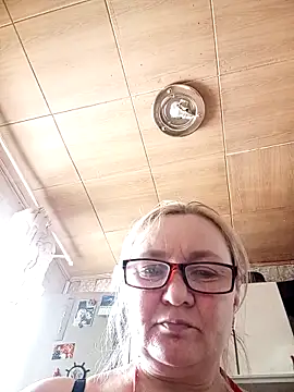 Snapshot of HelenaGlossX chatting on February 24, 2025, 8:27 am HelenaGlossX online show from February 24, 2025, 8:27 am