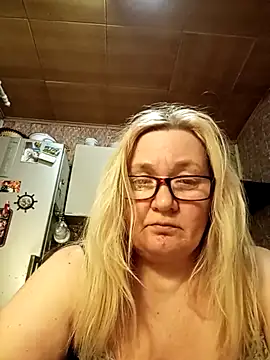 Snapshot of HelenaGlossX chatting on March 10, 2025, 5:29 pm HelenaGlossX online show from March 10, 2025, 5:29 pm