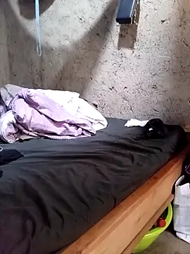 Snapshot of pretty_prickle chatting on February 1, 2026, 8:01 am pretty prickle online show from February 1, 2026, 8:01 am