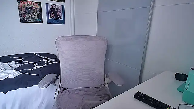 Snapshot of Marioo4k chatting on February 10, 2025, 7:58 am Marioo4k online show from February 10, 2025, 7:58 am