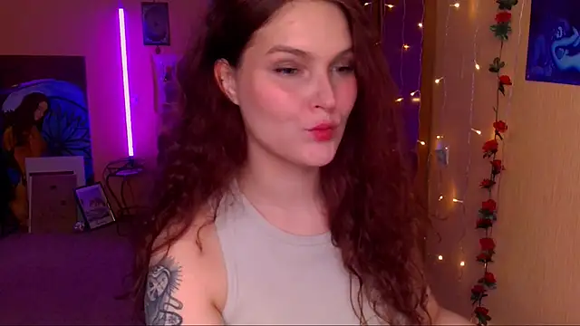 Snapshot of Jenna_Sativa chatting on June 18, 2026, 11:26 am Jenna Sativa online show from June 18, 2026, 11:26 am