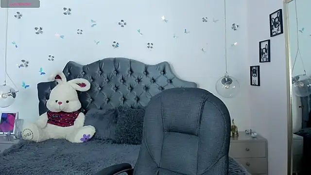 Snapshot of _Antonnela_ chatting on March 13, 2025, 1:50 pm Antonnela online show from March 13, 2025, 1:50 pm