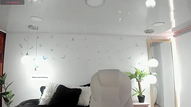  Antonnela  online show from April 14, 2026, 6:02 pm