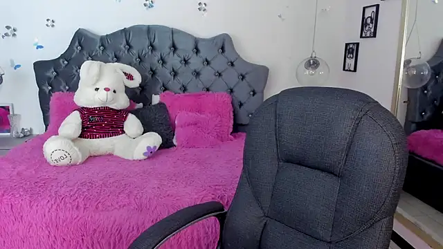 Snapshot of _Antonnela_ chatting on February 27, 2025, 1:38 pm Antonnela online show from February 27, 2025, 1:38 pm