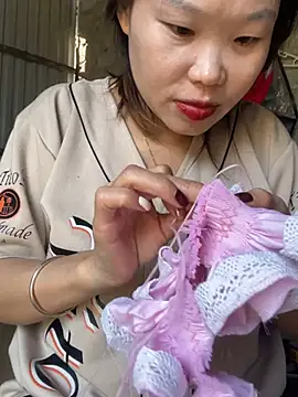 Laura8910 online show from March 5, 2025, 8:54 am