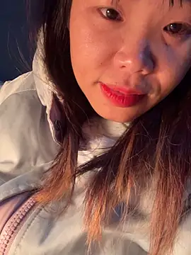 Laura8910 online show from December 14, 2024, 4:41 pm