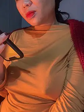 Laura8910 online show from December 12, 2024, 12:12 pm