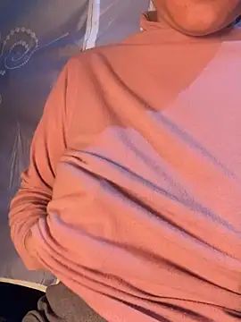 Laura8910 online show from December 5, 2024, 5:32 am