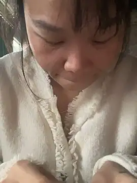 Laura8910 online show from December 11, 2024, 9:09 am