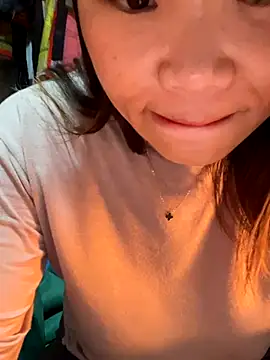 Laura8910 online show from December 3, 2024, 5:37 am