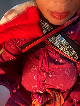 Laura8910 online show from November 9, 2025, 12:31 pm