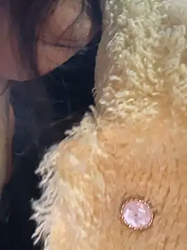 Laura8910 online show from February 18, 2025, 4:58 am