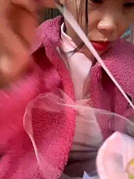 Laura8910 online show from October 24, 2025, 9:41 am