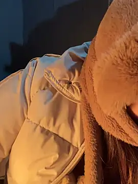 Laura8910 online show from January 16, 2025, 9:59 am