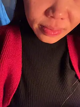 Laura8910 online show from January 19, 2025, 12:06 pm