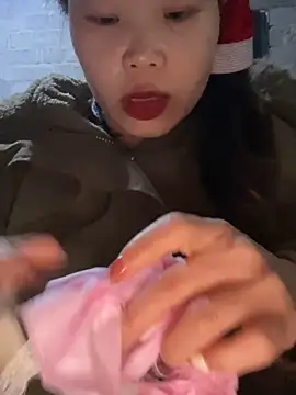 Laura8910 online show from March 8, 2025, 4:01 am