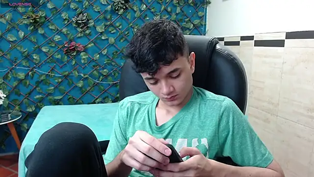 Waturox online show from March 18, 2025, 6:50 pm