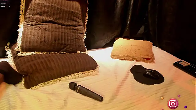 Snapshot of MiaKnox chatting on February 3, 2026, 6:40 am MiaKnox online show from February 3, 2026, 6:40 am