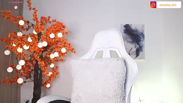 Snapshot of VictoriaHiill chatting on November 19, 2025, 7:36 pm VictoriaHiill online show from November 19, 2025, 7:36 pm