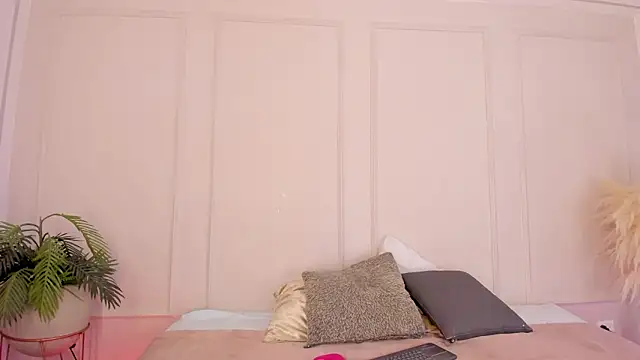 Mariapettit online show from March 14, 2026, 1:06 pm