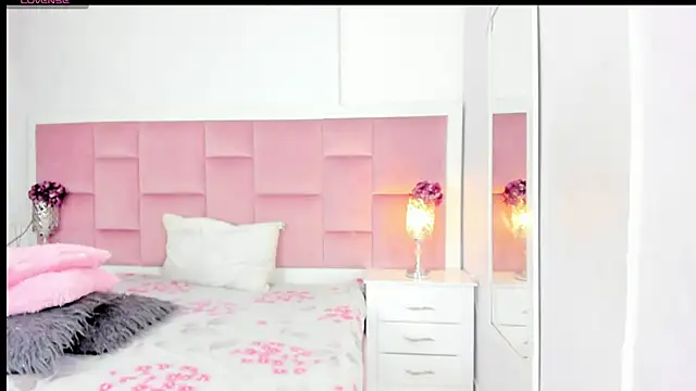 DaphneLloyd online show from January 29, 2025, 7:43 pm