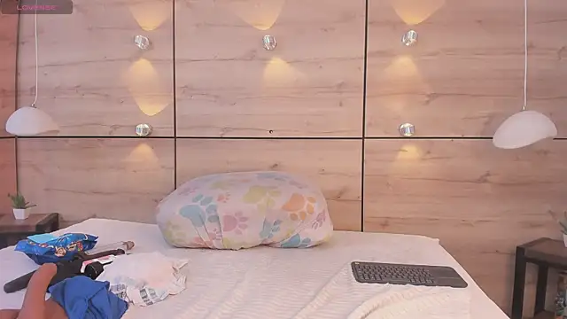 martina touss online show from March 31, 2026, 11:45 am