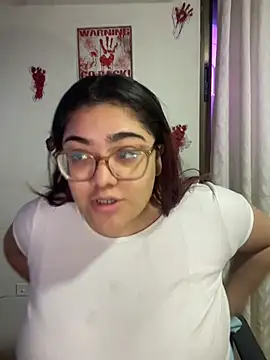 KathyGonzalez online show from October 28, 2025, 10:58 am