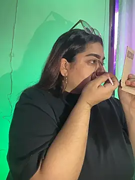 KathyGonzalez online show from December 2, 2025, 9:05 pm