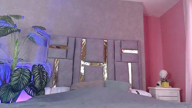 Snapshot of JuliaRose_ks chatting on November 13, 2025, 12:31 pm JuliaRose ks online show from November 13, 2025, 12:31 pm