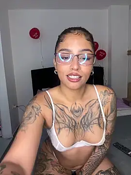 Snapshot of JuliaRose_ks chatting on February 28, 2026, 11:37 pm JuliaRose ks online show from February 28, 2026, 11:37 pm