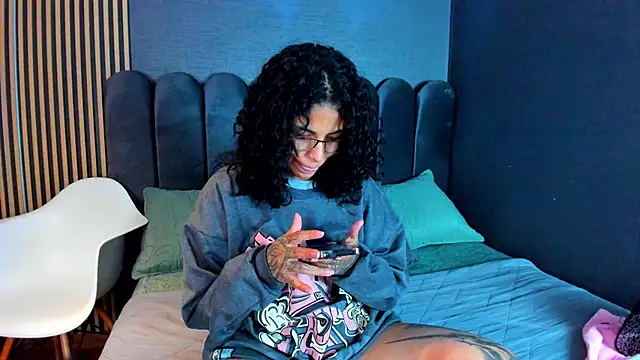 Snapshot of JuliaRose_ks chatting on December 15, 2025, 12:33 pm JuliaRose ks online show from December 15, 2025, 12:33 pm