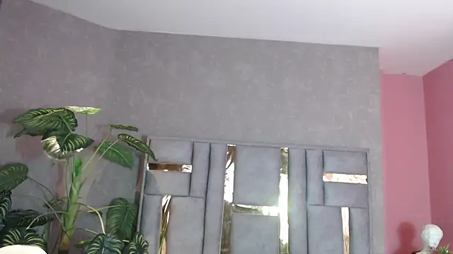 Snapshot of JuliaRose_ks chatting on December 19, 2025, 12:29 pm JuliaRose ks online show from December 19, 2025, 12:29 pm