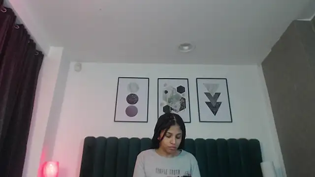 Snapshot of JuliaRose_ks chatting on October 24, 2025, 12:37 pm JuliaRose ks online show from October 24, 2025, 12:37 pm