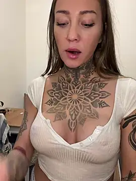 Snapshot of ElenaHaze chatting on January 17, 2025, 4:47 pm ElenaHaze online show from January 17, 2025, 4:47 pm