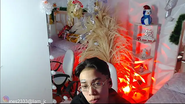Snapshot of Jonesliam23 chatting on December 22, 2025, 9:04 pm Jonesliam23 online show from December 22, 2025, 9:04 pm
