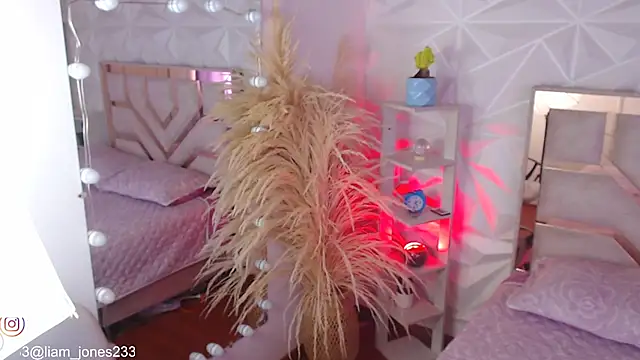 Snapshot of Jonesliam23 chatting on September 13, 2025, 6:52 pm Jonesliam23 online show from September 13, 2025, 6:52 pm