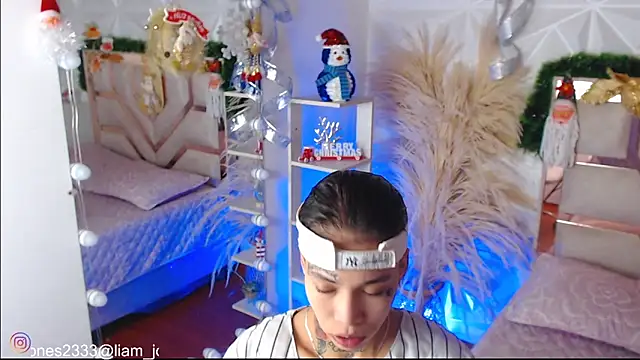 Snapshot of Jonesliam23 chatting on December 5, 2025, 7:23 pm Jonesliam23 online show from December 5, 2025, 7:23 pm