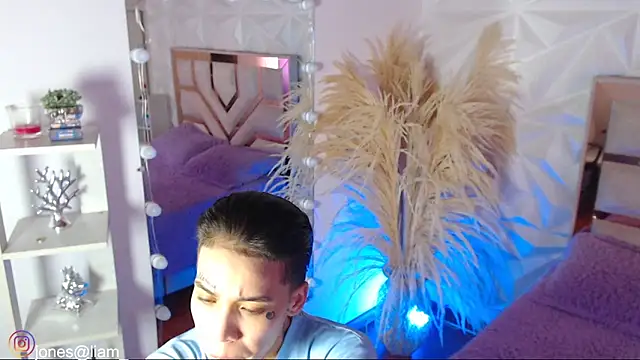 Snapshot of Jonesliam23 chatting on February 2, 2026, 7:13 pm Jonesliam23 online show from February 2, 2026, 7:13 pm