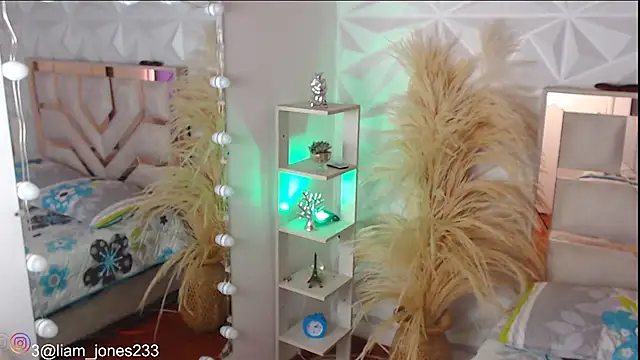 Snapshot of Jonesliam23 chatting on November 3, 2025, 7:39 pm Jonesliam23 online show from November 3, 2025, 7:39 pm