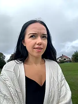 Vanesskaa online show from September 17, 2025, 1:24 pm