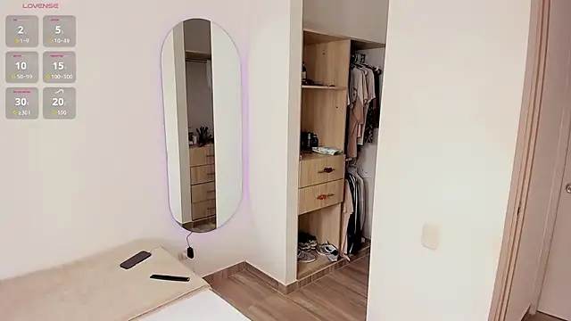 rose scottt online show from October 15, 2025, 3:09 pm